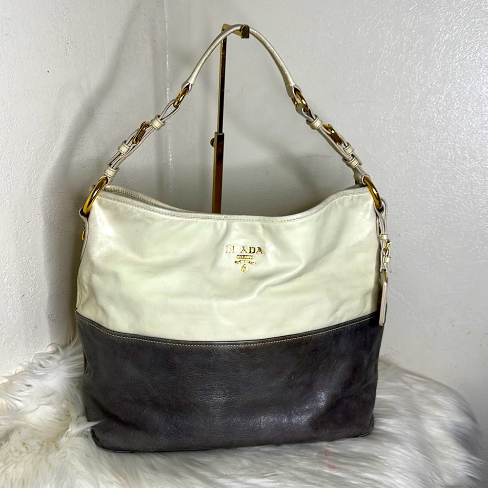 💯Authentic Prada Tote Handbag🍀